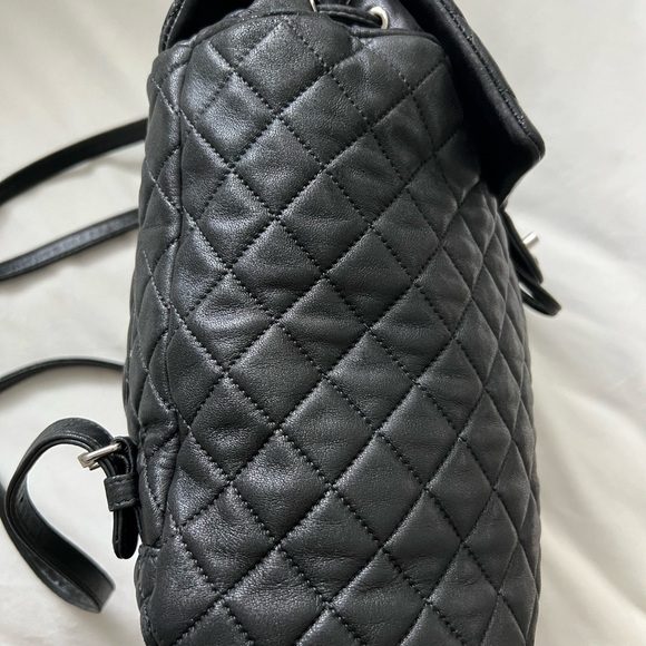 CHANEL URBAN SPIRIT CHAIN LAMBSKIN QUILTED BACKPACK - Picture 4 of 16